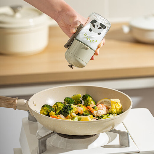 Modern housewife mototo panda quantitative salt shaker seasoning bottle kitchen seasoning box controlled salt bottle household seasoning jar 180ml