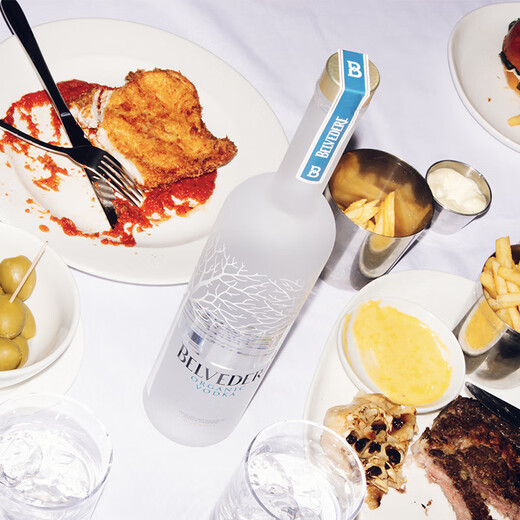 Schneebaumwodka (Belvedere Wodka) Fremdweinpolitur Wodka -Basis -Weinmischung 40 Grad 700 ml