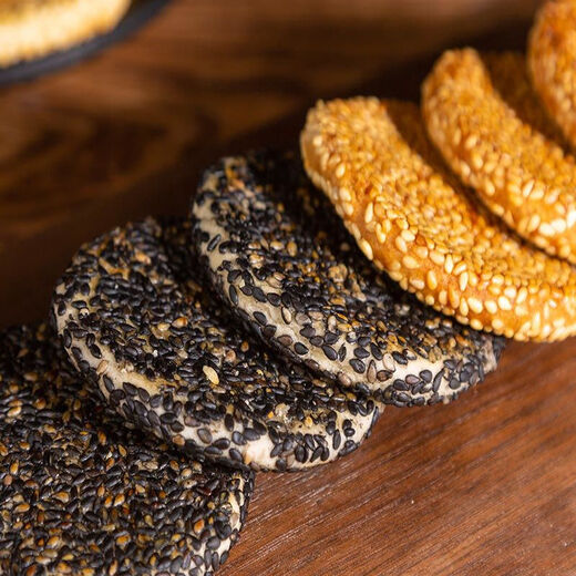 Jubilee snacks Huangshigang cakes, Hubei specialty black sesame cakes, old-fashioned crackers, traditional pastries, snacks, salt and pepper flavor, salty, one Jin Jin is equal to 0.5 kg, 500g is not given as a gift