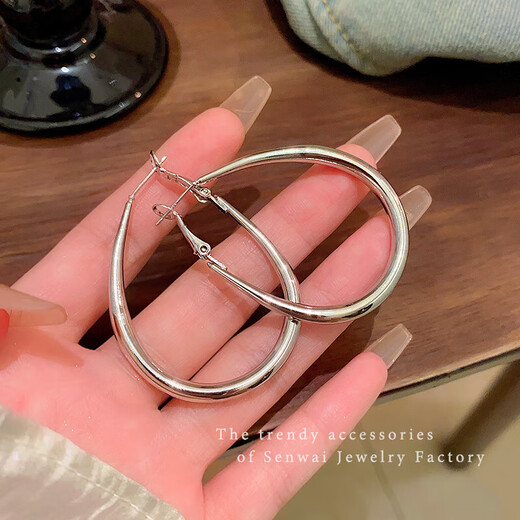 Silver plain hoop earrings for women, new style, simple and popular round face earrings, light luxury, high-end hoop earrings, silver large circle water drop earrings, one pair