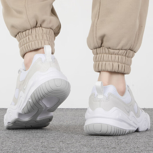 耐克（NIKE）女鞋2025夏季新款TECH HERA运动复古老爹鞋跑步鞋休闲鞋 DR9761-100 37.5