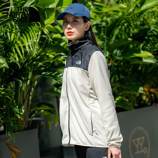 La veste de sous-vêtements en toison de la face nord