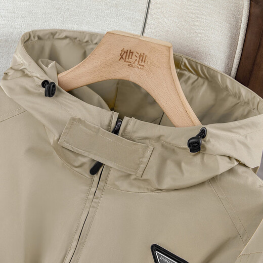 Ella es una pequeña chaqueta corta para mujeres en 2025 ropa de otoño nuevo estilo jersey chaqueta de trabajo casual con capucha