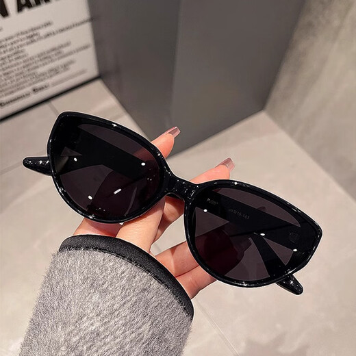 NOUVEAUX CATS HEURS HEURS HEET BLACK FIGNES DE PANDA SASHA Sasha Lunettes de soleil rétro européennes et américaines pour femmes verres anti-ultraviolets ultraviolets