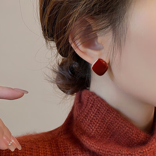 Idel burgundy square French high-end commuting autumn and winter earrings women's trendy earrings earrings birthday gift women's jewelry Chelizi red earrings E0609