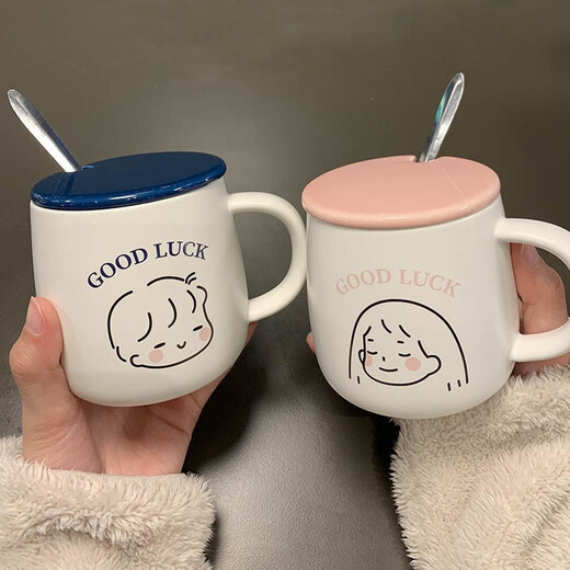 Changyin Water Cup Feme Female Version coréenne Version Tasse avec cuillère de couvercle Couple Cup Cerrac Ceramic Cutte Coffee tasse d'eau potable Chaussure High (460 ml de paille avec cuillère à couvercle)