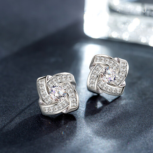 Qlady four-leaf clover silver earrings, feminine and high-end, 2024 new style 925 silver needle earrings, light luxury earrings, birthday gift