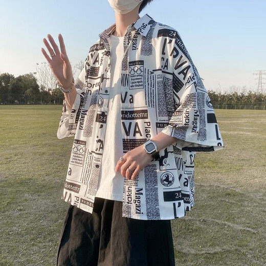Camisa de estilo Kaduton Hong Kong Hombres Ins Trendy Versátiles de periódico suelto Camisa de verano Trendy Brand Style Style Quarter Sleeve Chaqueta Boy Summer Clothing White XL