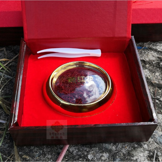 
Beijing Tongrentang specialty direct hair saffron saffron saffron saffron saffron saffron authentic saffron soaked in water and drink 3 grams bottles 10 grams gift box