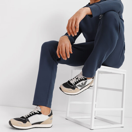 Armani (Armani) Chaussures décontractées masculines classiques Ea Eagle Logo Lace-Up Low-top Sneakers à la mode Big-name pour hommes Rice Rice Black Color Combination X4x537 (Q826) Taille 41,5