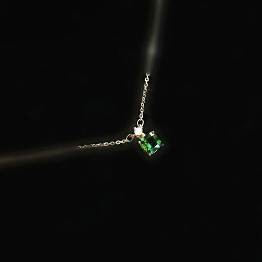 Shixiang emerald necklace American gold stone pendant white cold style ins female simple clavicle chain an emerald clavicle chain