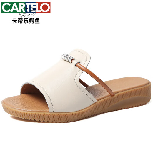 卡帝乐鳄鱼（CARTELO）高档夏季真皮拖鞋女外穿时尚2025新款软底大码妈妈凉拖鞋女新品