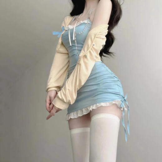 
Yi Jingxuan (YIJINGXUAN) Spring and Summer 2024 Set of women pure sexy hot girl waist-hugging suspender halter neck tight little mother hip skirt two-piece nightclub blue suit/cardigan (blue knot) + blue dress M 95-105Jin [Jin equals 0.5 kg]
