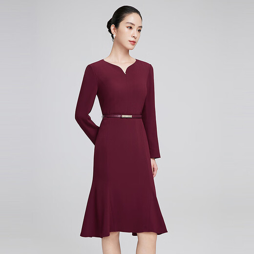 Robe d'acide sanacétique de Yingzhishang pour femmes 2025 au début du printemps Nouvelle taille et et élégant Tempérament en forme de coeur Robe de col de coeur ZF03125 Wine rouge M (38)