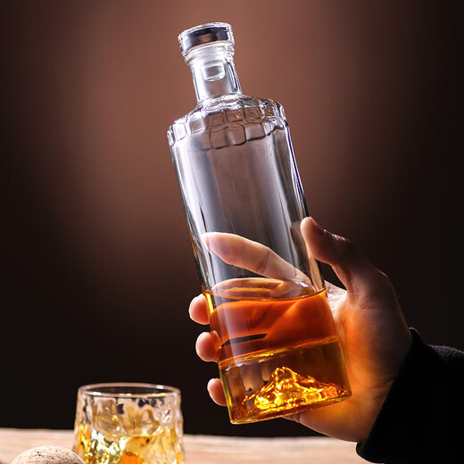 LUSCANA wine flask glass bottle household wine soaking wine bottle white wine bottle sealed empty wine bottle living room decoration one Jin Jin equals 0.5 kg wine bottle iceberg wine bottle transparent high style 520ML