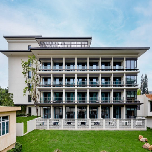 One night in a central garden garden view room at Zhongshan Hot Spring Hotel + buffet breakfast for two persons + seafood buffet dinner for two persons + unlimited open-air hot spring tickets for two persons during their stay