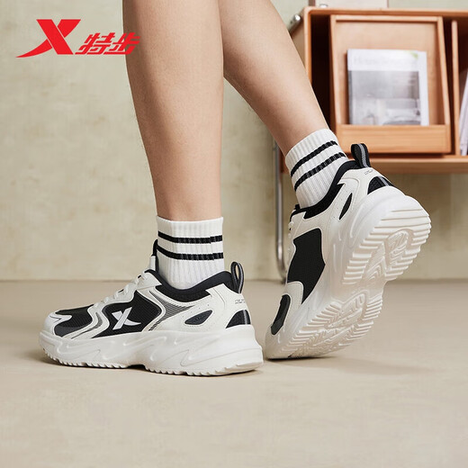 Xtep Yuebu丨Men's Sports Casual Dad Shoes Autumn and Winter Warm 2025 New Leather Mesh Anti-Slip Wear-Resistant Shoes for Men