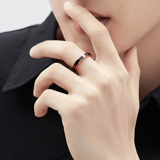 Lukfook Jewelry Porcelain Field Series 18K Gold Love Code Black and White Ceramic Diamond Ring Couple Ring Model FIDSKR0007R No. 18 - Total Weight 2.94g Men's Style