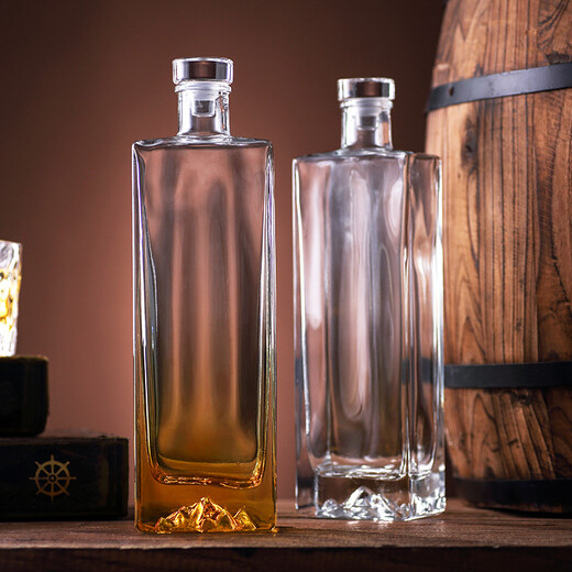 LUSCANA wine flask glass bottle household wine soaking wine bottle white wine bottle sealed empty wine bottle living room decoration one Jin Jin equals 0.5 kg wine bottle iceberg wine bottle transparent high style 520ML