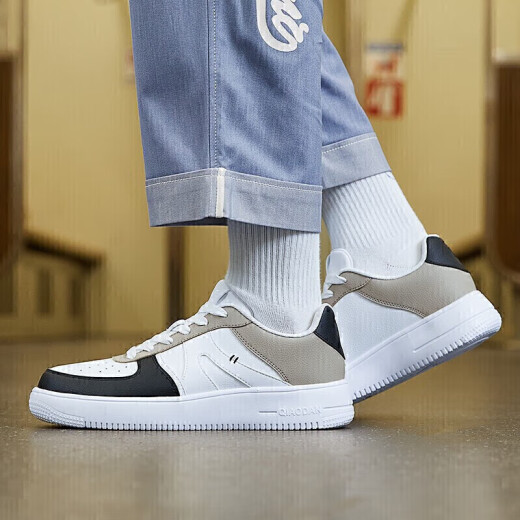Jordan Herrenschuhe vielseitige Top-atmungsaktiven Brettschuhe dicker alleinerheigerender legaler weißer Schuhe Sportschuhe Sport Schuhe