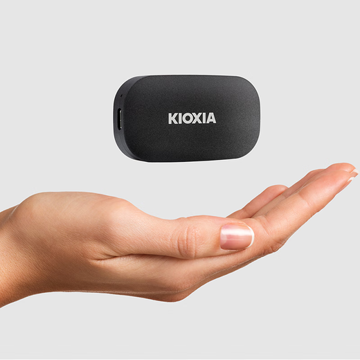 Kioxia mobile solid-state drive, mini, compact, fashionable and portable, high-speed Type-C, supports mobile phones, computers and tablets PSSD XD20 series 500GB, reading speed up to 1050MB/s, official standard configuration, including data cable + digital storage bag