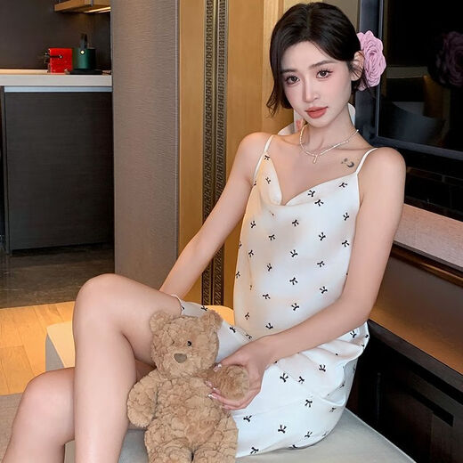 Arctic Velvet (Bejirog) Suspender Ice Silk Nightgown pour femmes en été sexy pyjamas Ins imprimées robes purs et lubriques vêtements de maison mince de style 11949 l