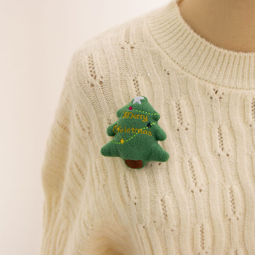 Fog icing Christmas plush brooch cute atmosphere cartoon Santa Claus bag decoration badge company event small gift M Christmas tree