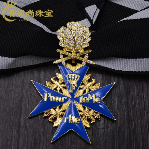 Fat Donglai's same model Iron Cross Prussian German Blue Marx Cross Medal of Merit and Courage Oak Leaf Gold Diamond Blue Horse Medal Tie (iron box)