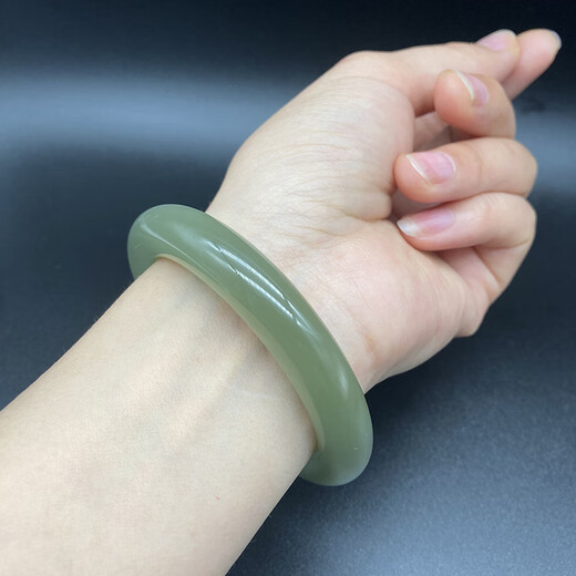 Sweet y clara calidad de alta calidad Auténtica Xinjiang Hetian Jade Bracelet for Women Young Style Shiqingshui Lake Water Green para enviar a casa Hong Kong y Macao Luz de lujo No. 2694 Círculo de la boca 55.2