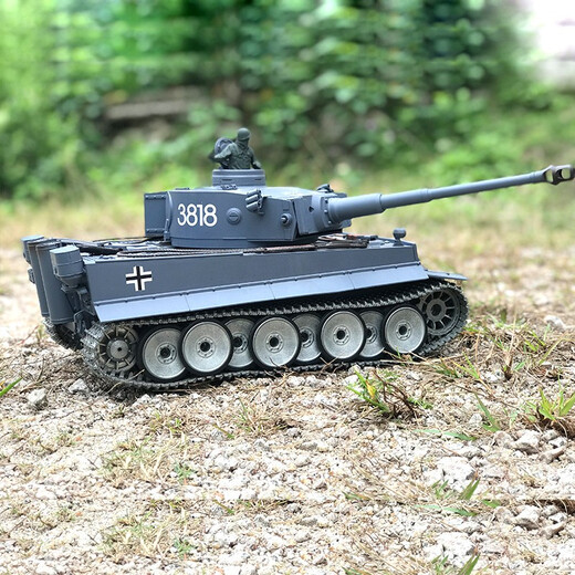 
Henglong Large German Tiger Remote Control Tank Car Model Car Children's Toy Model Metal Track Boy Gift Professional Deluxe Edition (all metal wheels without telescopicity) Fun 7000 Electricity (can play for about 180 minutes)