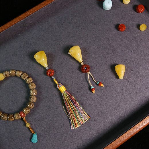 Xinyou natural Russian chicken fat yellow and white flower beeswax three-way small diamond star and moon bodhi passion seed integrated Buddha head accessories full of honey Xishi pot Buddha head 13mm with certificate