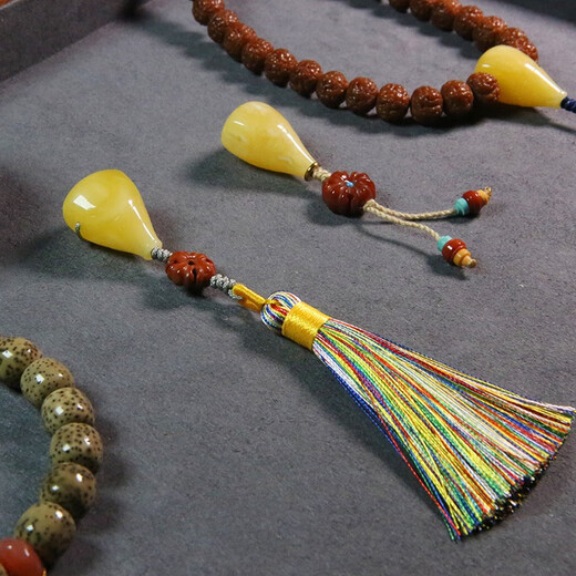 Xinyou natural Russian chicken fat yellow and white flower beeswax three-way small diamond star and moon bodhi passion seed integrated Buddha head accessories full of honey Xishi pot Buddha head 13mm with certificate