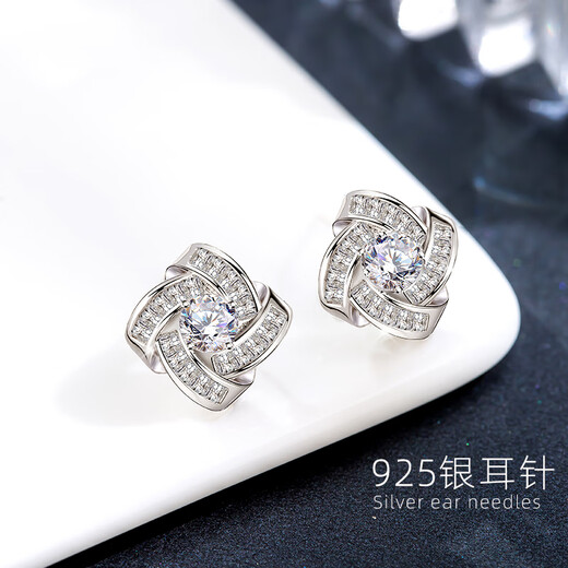 Qlady four-leaf clover silver earrings, feminine and high-end, 2024 new style 925 silver needle earrings, light luxury earrings, birthday gift