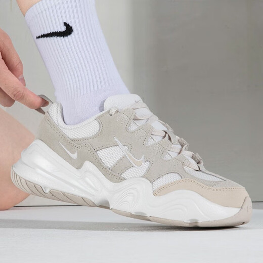 耐克（Nike）官网官方女鞋 新款潮流复古运动鞋低帮耐磨透气休闲鞋健步跑步鞋 DR9761-002 36