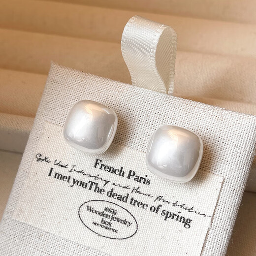 Square earrings for women, new popular retro earrings, light luxury, high-end, elegant, imitation pearl earrings, champagne color 12MM, one pair