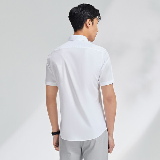 Chemise du PDG du printemps et du coton d'été pour hommes, un repassage gratuit en coton et pas facile à plisser de la chemise à manches à manches courtes de chemise professionnelle classique décontractée blanc 39