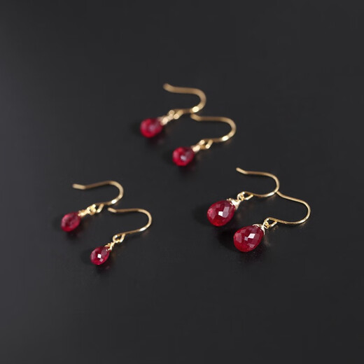 RUOHUA Lepan Faceted Ruby Earrings Women's Yellow 18K Gold Short Ear Hook Birthday Gift for Girlfriend Ruby 18K Gold Earrings 6~7mm