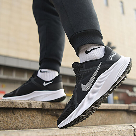 Nike (Nike) Herrenschuhe Frühling Neue Sportschuhe Quest Low Top Leichtes Mesh atmungsaktives lässige Schuhe Schock-kissen-resistente Laufschuhe DA1105-006/Quest 4/Black 44
