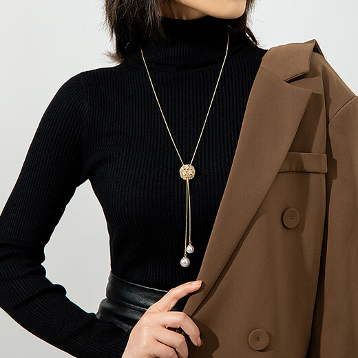 Challe de fleur Qlady Chaîne Chain de femme Long Collier Tempérament pour femmes Tempérament High-Und Pendants Pendants Light Luxury Pendant Gift