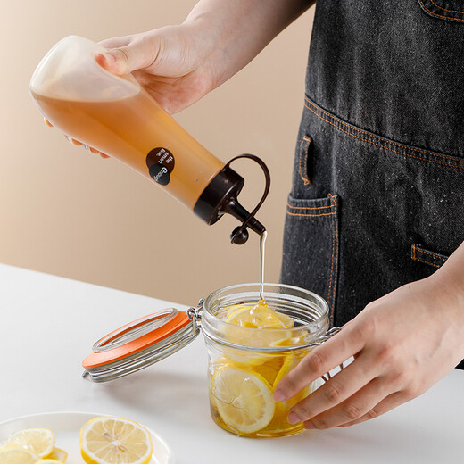 Japan imported squeeze bottle kitchen seasoning bottle salad dressing jam bottle sauce bottle plastic pouring honey squeeze bottle white small 250ml