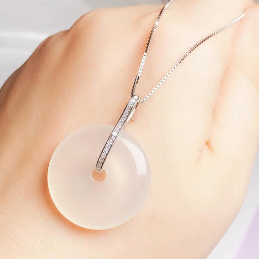 The same style as Fat Donglai focuses on quality 18k gold universal button pendant peace buckle clip jade jade Buddha necklace peace buckle crystal pendant buckle-white gold