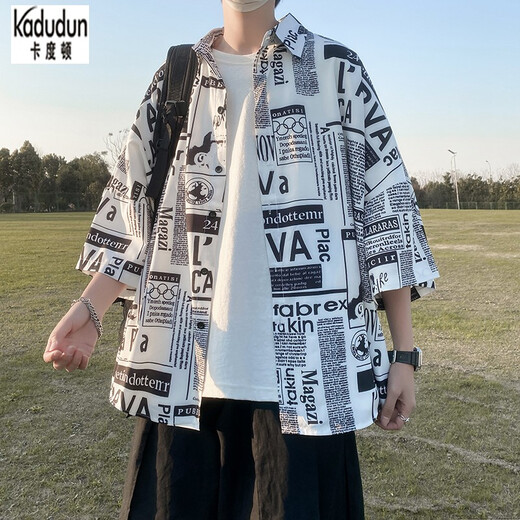 Camisa de estilo Kaduton Hong Kong Hombres Ins Trendy Versátiles de periódico suelto Camisa de verano Trendy Brand Style Style Quarter Sleeve Chaqueta Boy Summer Clothing White XL