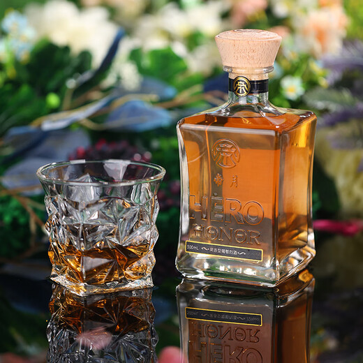 Diyue Brandy Grape Spirits Inländische 72 Grad seltene Höhe 500 ml Ningxia Verbesserte destillierte Spirituosengeschenke in den Ferien 500 ml 722 Flaschen mit Kartenbox
