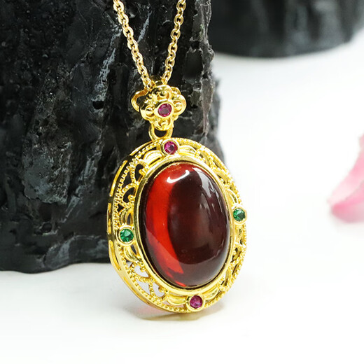 Qichangtang original mine amber pendant, water purification blood amber rose flower necklace, jewelry pendant, Valentine's Day gift for mom and wife, blood amber retro style pendant (with silver chain)