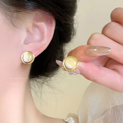 Erqi Xiaoxiang Style Nouvelles boucles d'oreilles Stud Lettres de boucles d'oreilles Perl Face Rond à la mode haut
