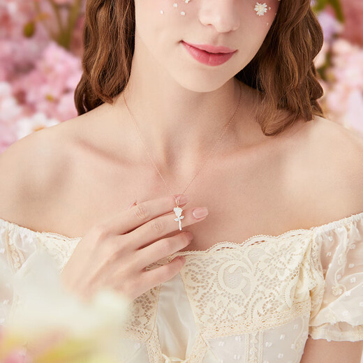 Caizhi Garden of Versailles 18K Gold Moonlight Rose White Shell Pendant Necklace Jewelry Gift New Style for Friends 18K Gold White Shell Pendant