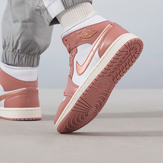 耐克篮球鞋女鞋 2024春季新款AIR JORDAN 1 MID 缓震运动鞋休闲球鞋 FB9892-670 36.5