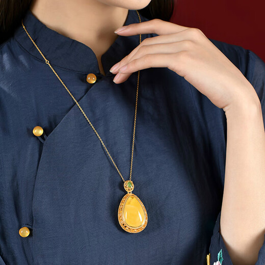 Zhuo Liang collection grade natural beeswax pendant chicken oil yellow amber water drop pendant necklace women's sweater chain for mother natural beeswax amber (with certificate)