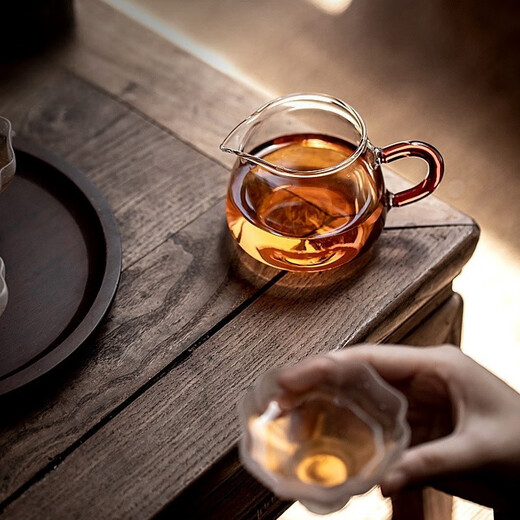 Gudong Xiaoming glass side handle fair cup tea filter set high temperature resistant male cup tea divider thickened tea set accessories pouring tea yellow handle 200ML