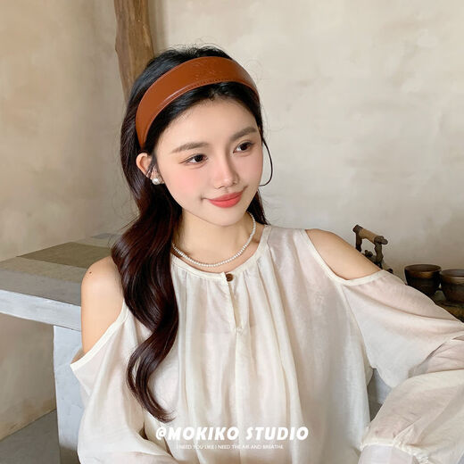 Nanzhi French high-end retro leather letter headband with pressed edge and wide edge for outing heavy industry light luxury hair accessories for women Black-leather c letter headband